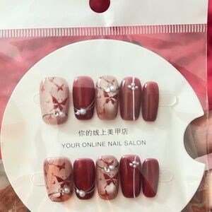 Red and Cream Press-on Nail set